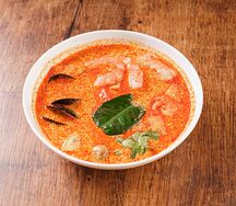 Том ям с морепродуктами