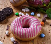 Донат Клубника со сливками