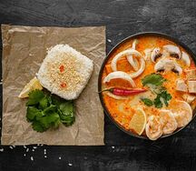 Том ям с морепродуктами на кокосовом молоке