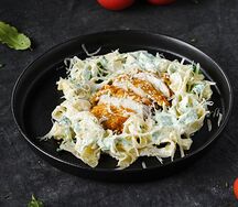 Паста со шницелем и руколой