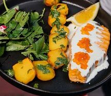 Семга по-царски в икорном соусе