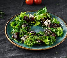 Салат с печеной свеклой и фета