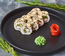 Ролл Калифорния в кунжуте с креветкой