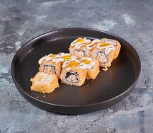 Темпура ролл Цезарь под соусом манго-чили