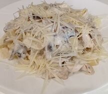 Феттуччине с курицей и грибами