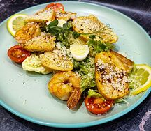 Салат Цезарь с креветкой