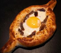Хачапури по-аджарски с бастурмой