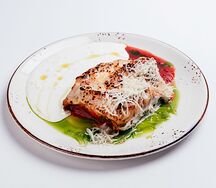 Лазанья-болоньезе с муссом из пармезана