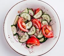Овощной салат, масло или сметана на выбор