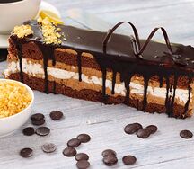 Торт Сникерс