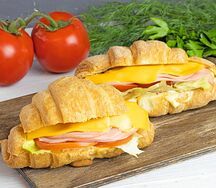 Круассан с ветчиной и сыром