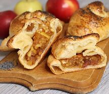 Самса с яблоком