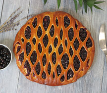 Пирог с черной смородиной