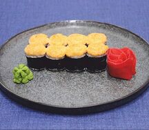 Запечённый мини-ролл с лососем