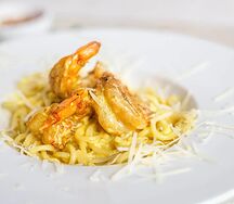 С креветками в соусе карри
