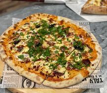 Пицца с тунцом и луком