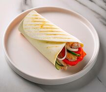 Шарма с курицей в сырном лаваше