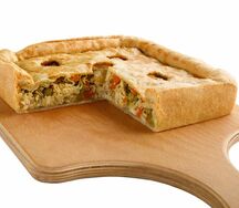 Пирог с курицей в сливках с овощами