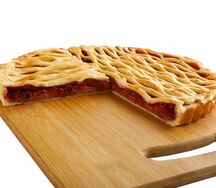 Пирог с брусникой и яблоком