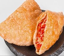 Чебурек с творожным сыром, томатами и зеленью