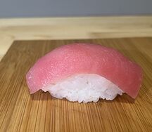 Суши с тунцом