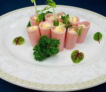 Рулетики из ветчины с сыром