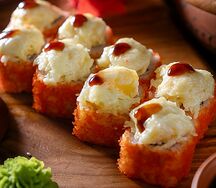 Сырный запеченный ролл с креветкой