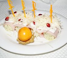 Рулетики из ветчины с сыром