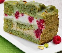 Торт фисташковый с малиной