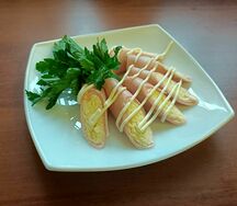 Рулетики из ветчины с сыром