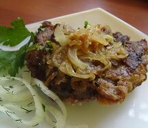 Печень говяжья жаренная с луком
