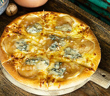 Хачапури с грушей и горгонзолой