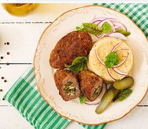 Картофельное пюре с котлетой