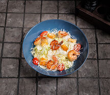 Салат Цезарь с креветками