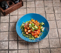 Салат с хрустящими баклажанами и помидорами