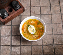 Куриный бульон с домашней лапшой