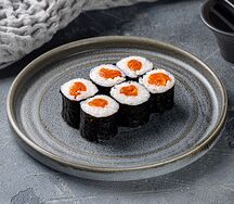 Мини-ролл с лососем