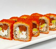 Ролл с тигровой креветкой и лососем