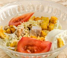 Салат Цезарь с курицей