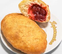 Пирожок с повидлом