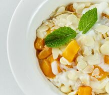 Каша с манго и белым шоколадом