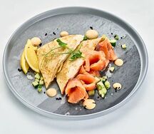 С малосольной семгой и творожным кремом