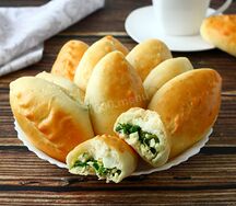 Пирожок с яйцом и зеленым луком