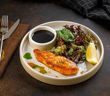 Стейк из семги на углях