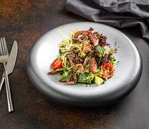 Cалат с осьминогом