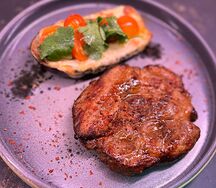 Стейк из свинины с баклажаном