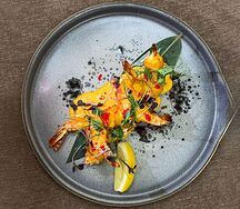 Креветки в беконе с соусом спайси