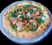 Пицца с форелью и творожным сыром