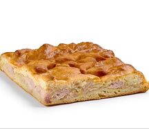Пирог со свининой, картофелем и луком
