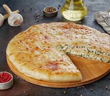 Осетинский пирог с сыром и зелёным луком